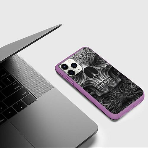 Чехлы iPhone 11 series Чужой