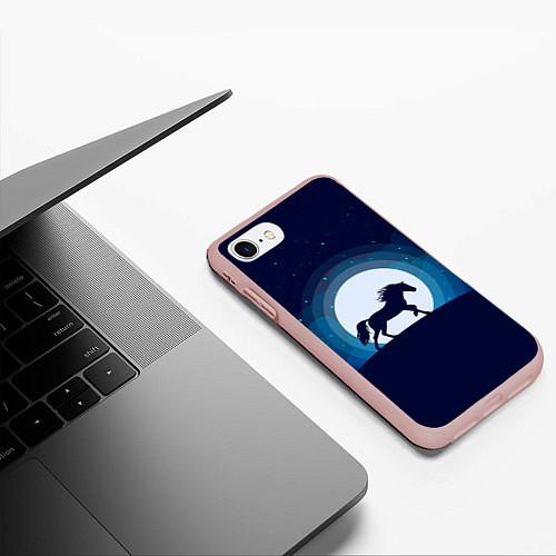Чехлы для iPhone 8 с лошадьми