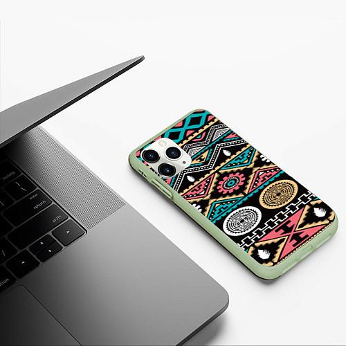 Чехлы iPhone 11 series с орнаментом