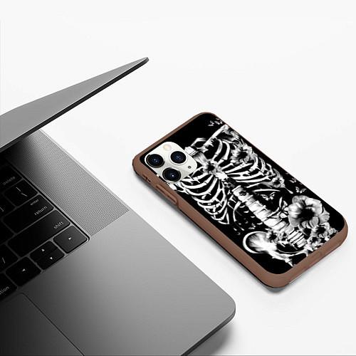 Чехлы iPhone 11 series со скелетами